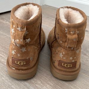 Gently worn UGG Classic Mini II Stars boot, size US 3, EUR 35(Youth size)